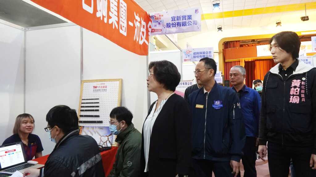 ▲彰化縣長王惠美與會現場關心民眾求職情形，期待大家能夠找到自己心儀的工作，也期待企業界能夠找到好人才。（記者林郁芯攝）